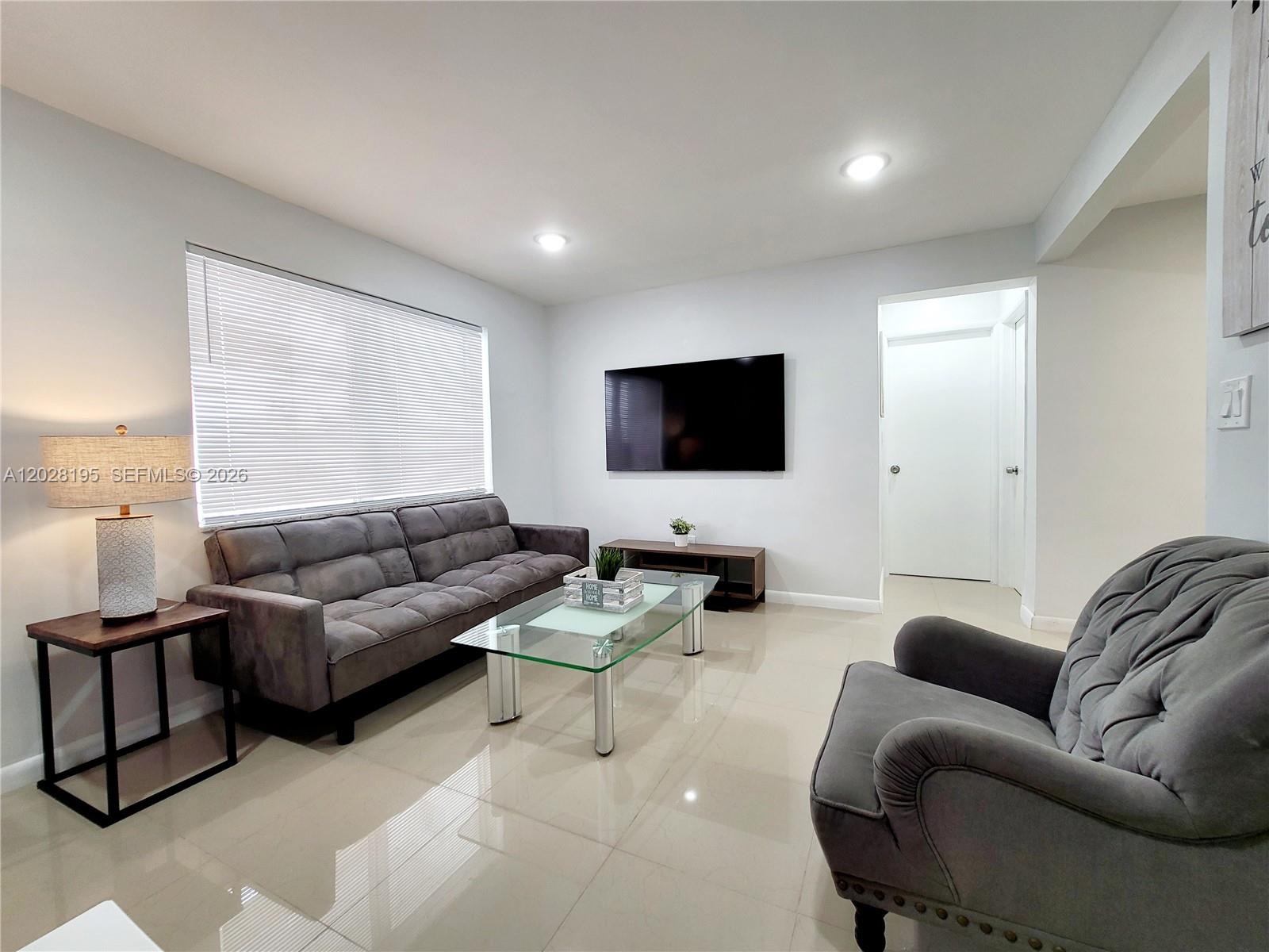 1723 Wiley St, Hollywood, FL 33020