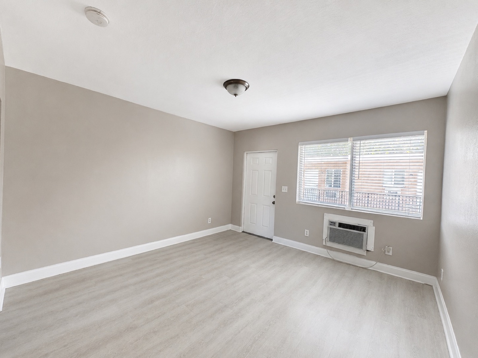 1920 Washington #5 - — 1920 Washington Avenue #5, Opa-Locka, FL 33054