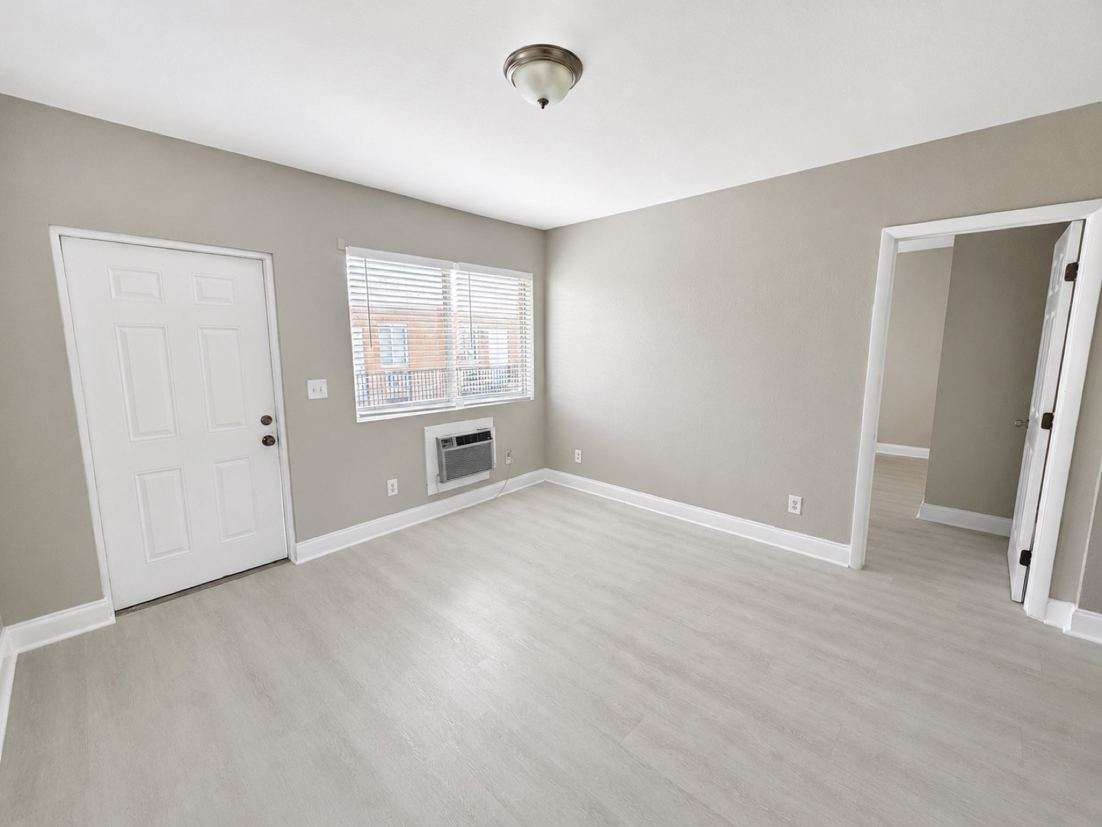 1920 Washington #5 - — 1920 Washington Avenue #5, Opa-Locka, FL 33054