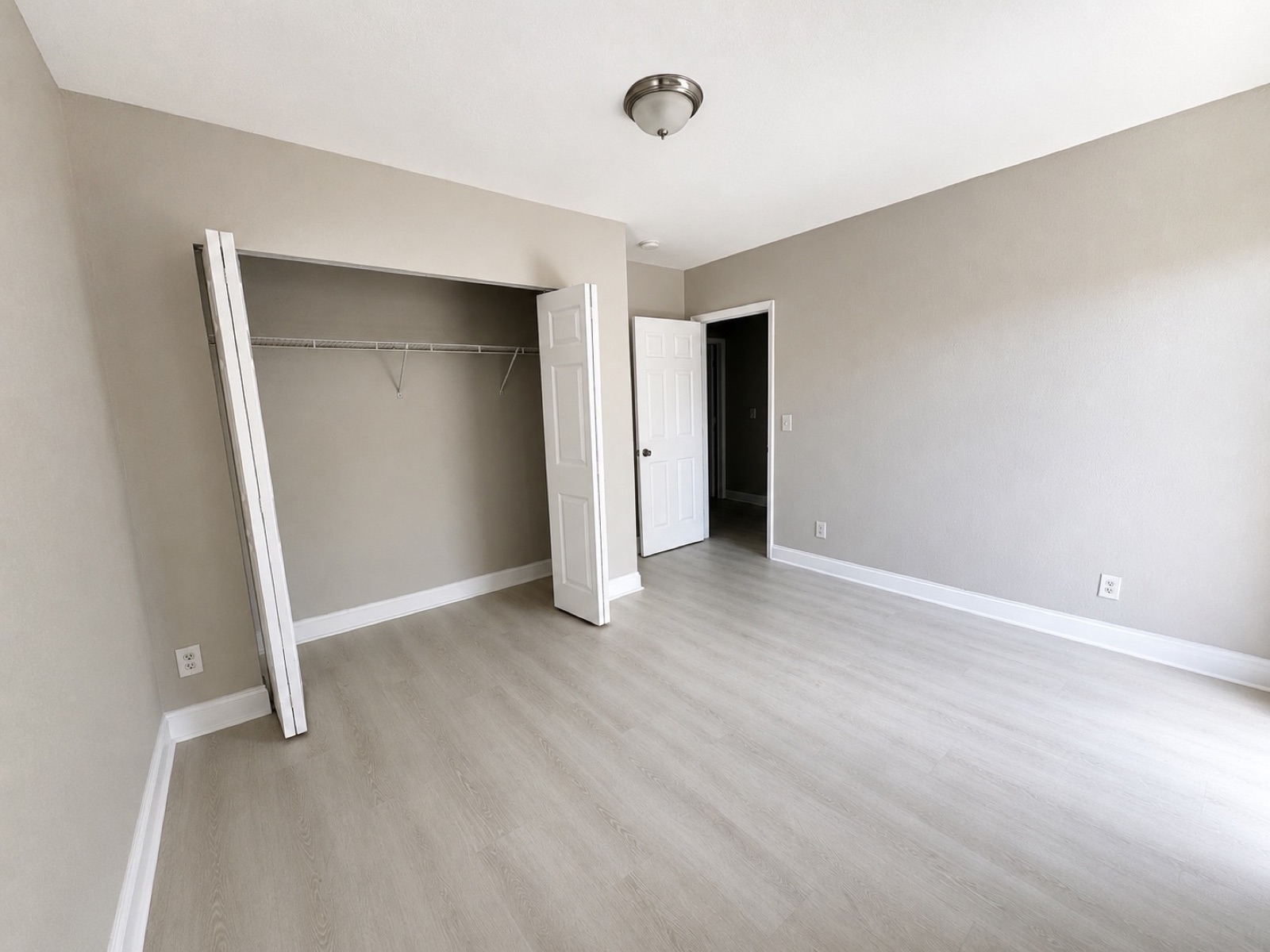1920 Washington #5 - — 1920 Washington Avenue #5, Opa-Locka, FL 33054