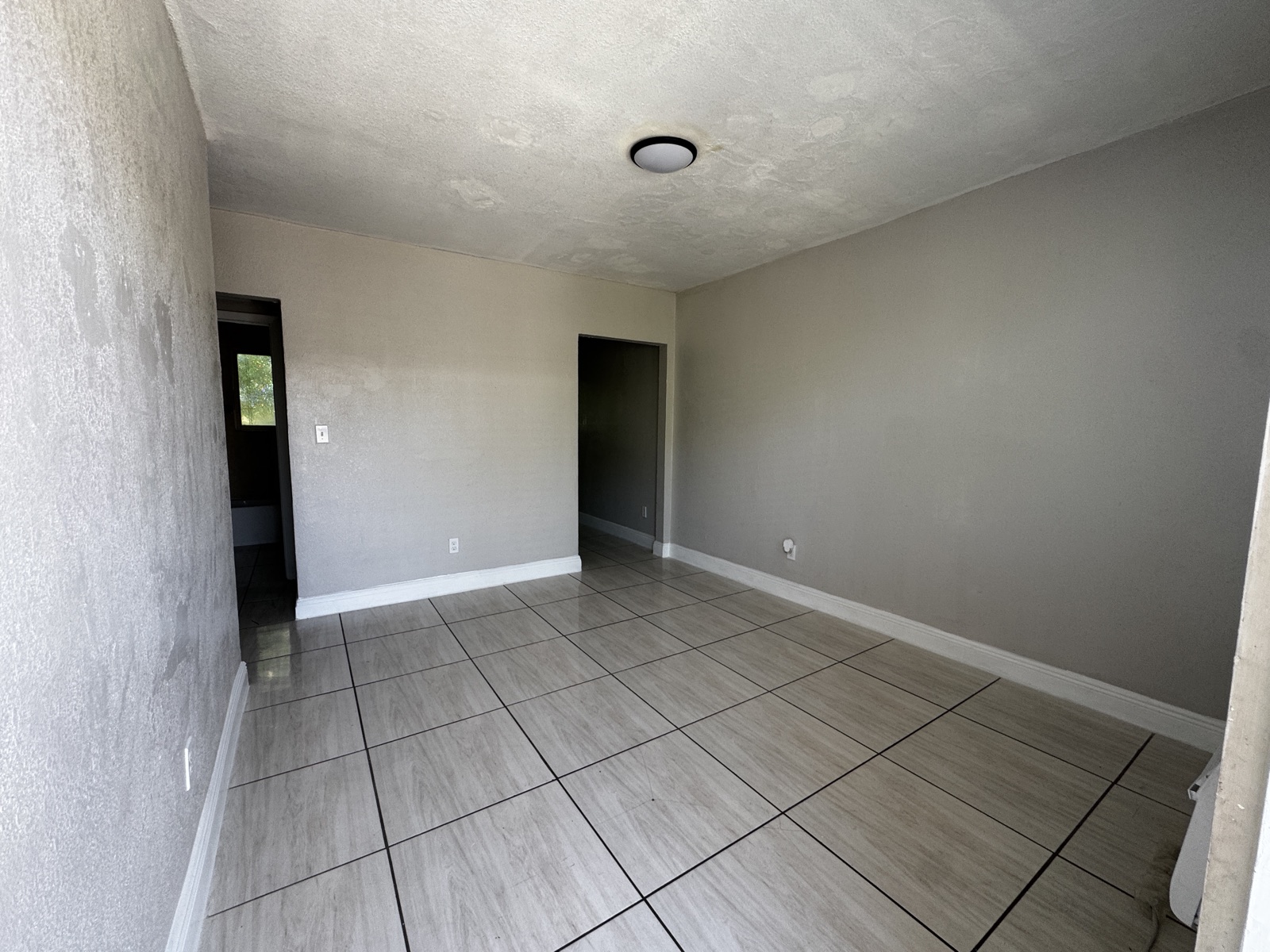 1940 Washington #15 - — 1940 Washington Avenue #15, Opa-Locka, FL 33054