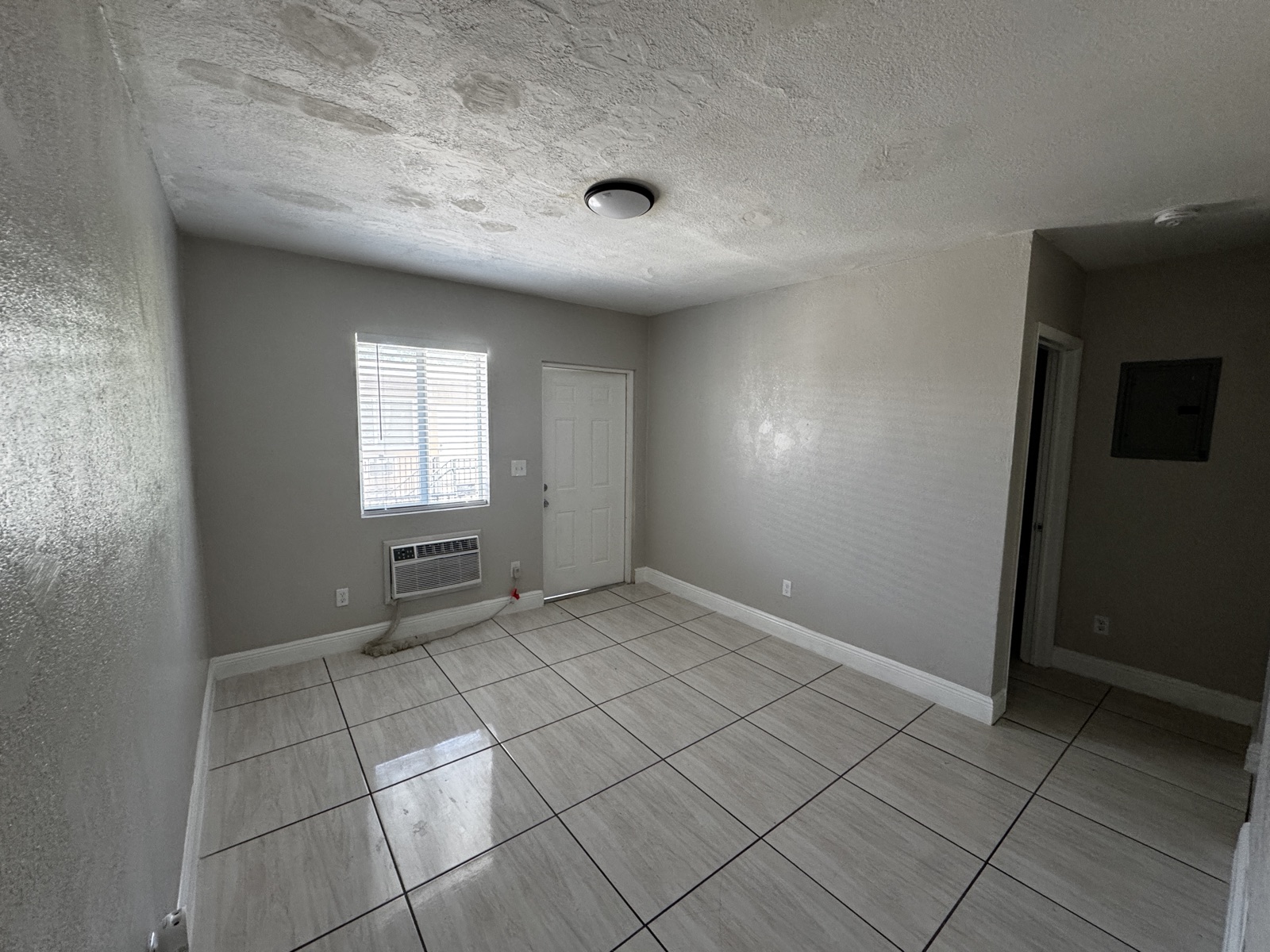 1940 Washington #15 - — 1940 Washington Avenue #15, Opa-Locka, FL 33054
