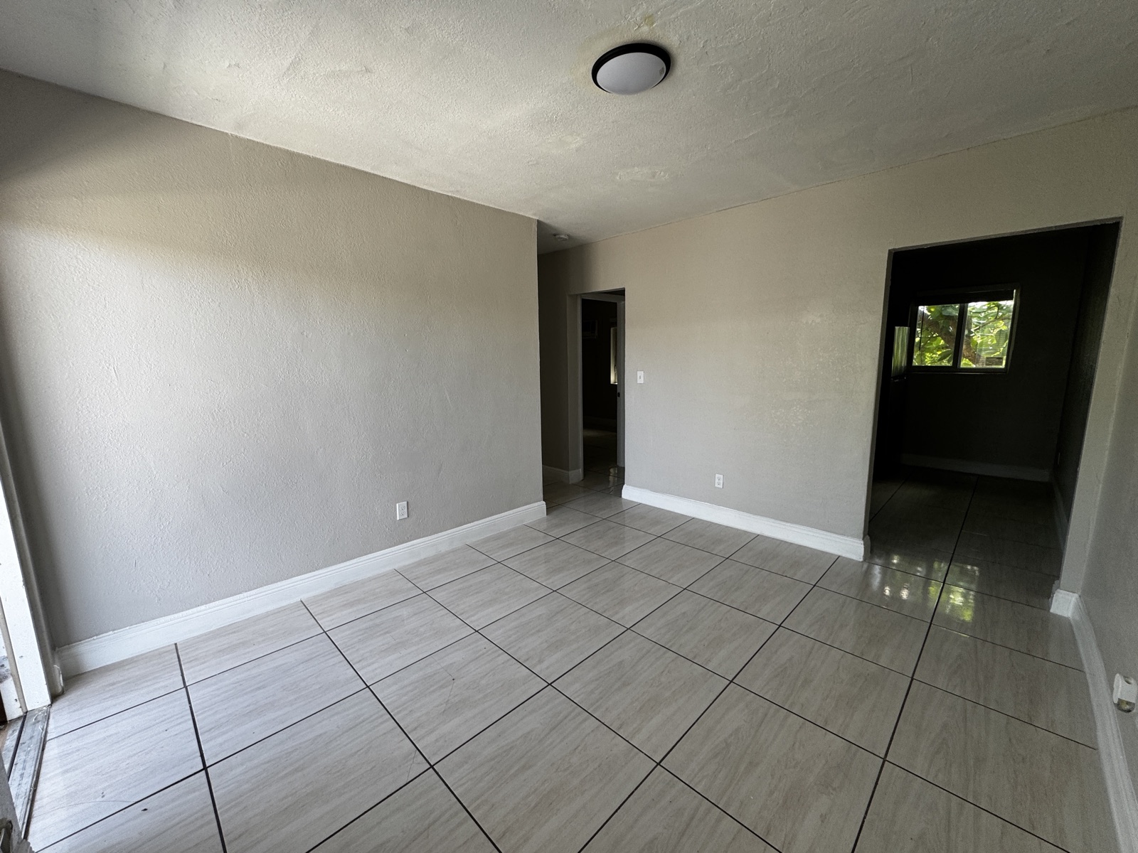 1940 Washington #15 - — 1940 Washington Avenue #15, Opa-Locka, FL 33054