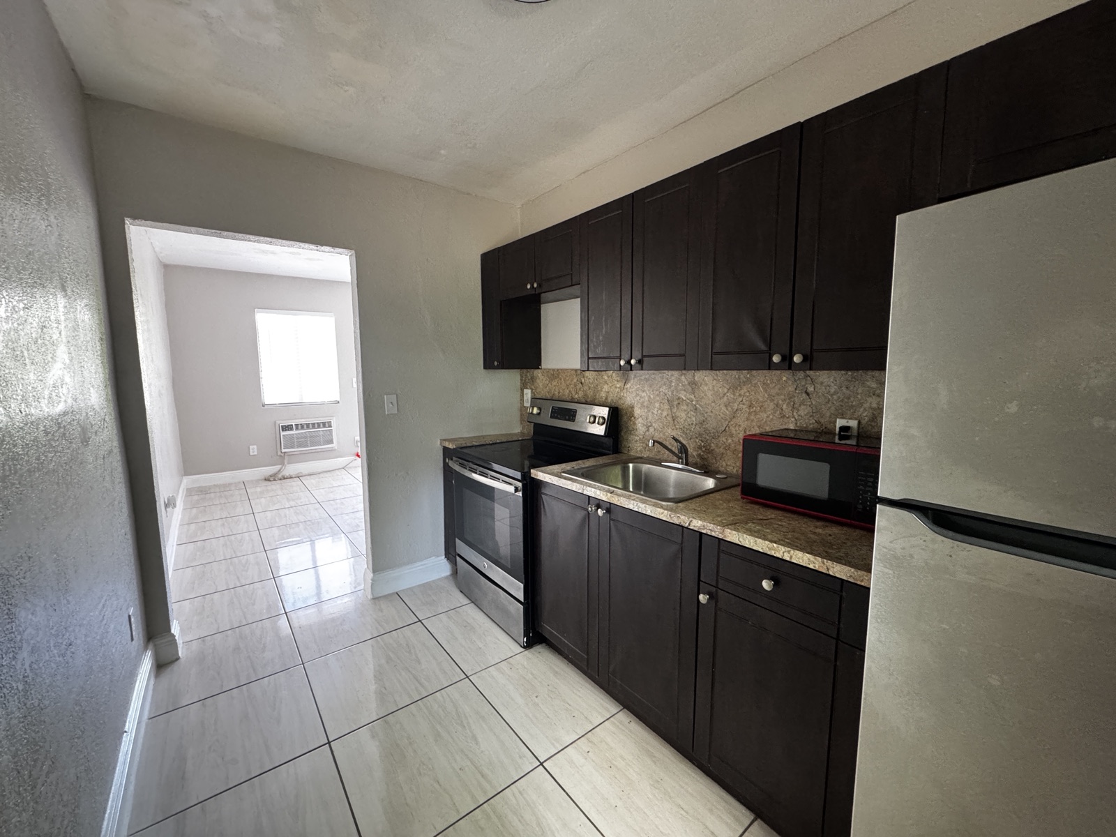 1940 Washington #15 - — 1940 Washington Avenue #15, Opa-Locka, FL 33054