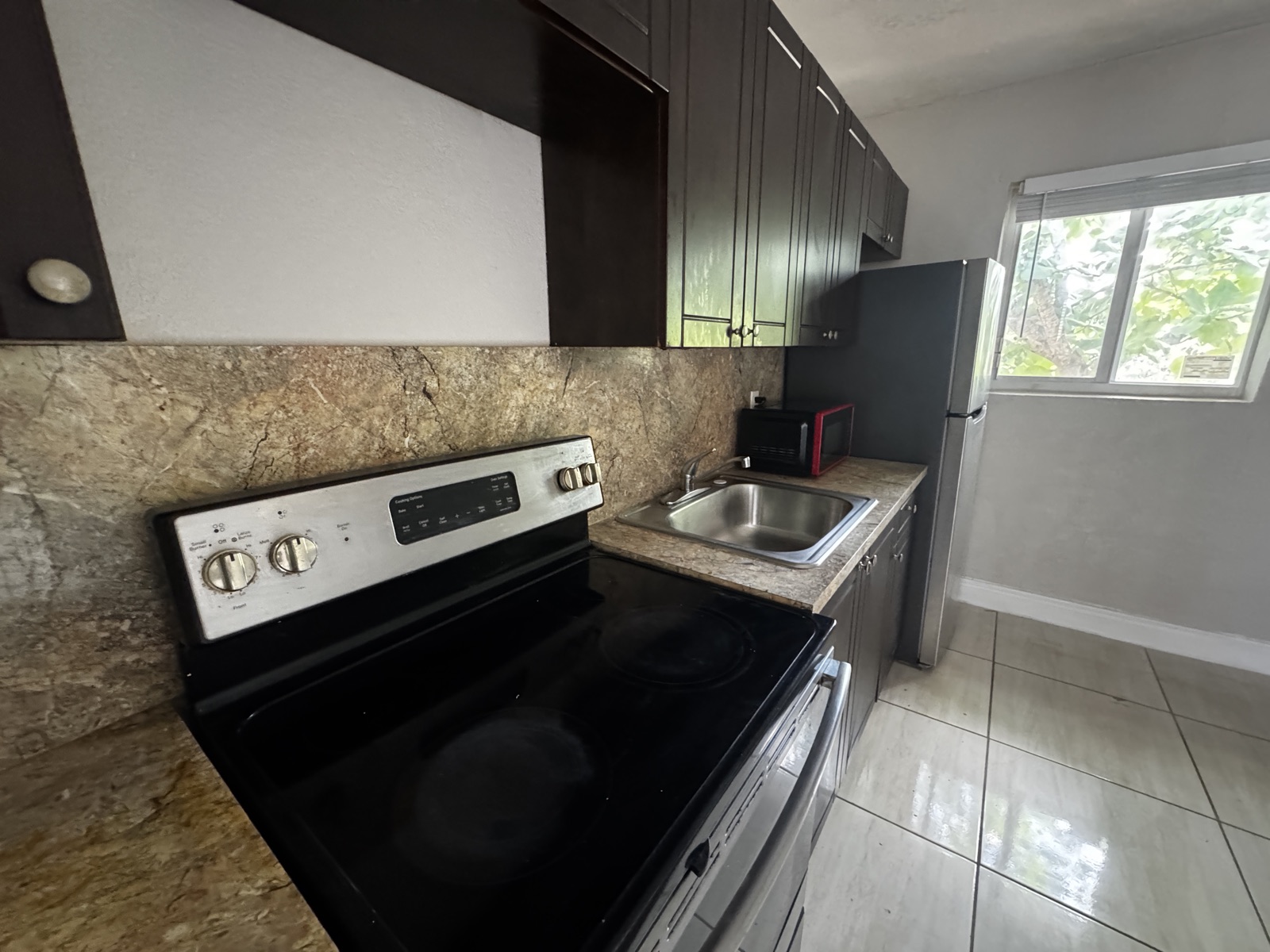 1940 Washington #15 - — 1940 Washington Avenue #15, Opa-Locka, FL 33054
