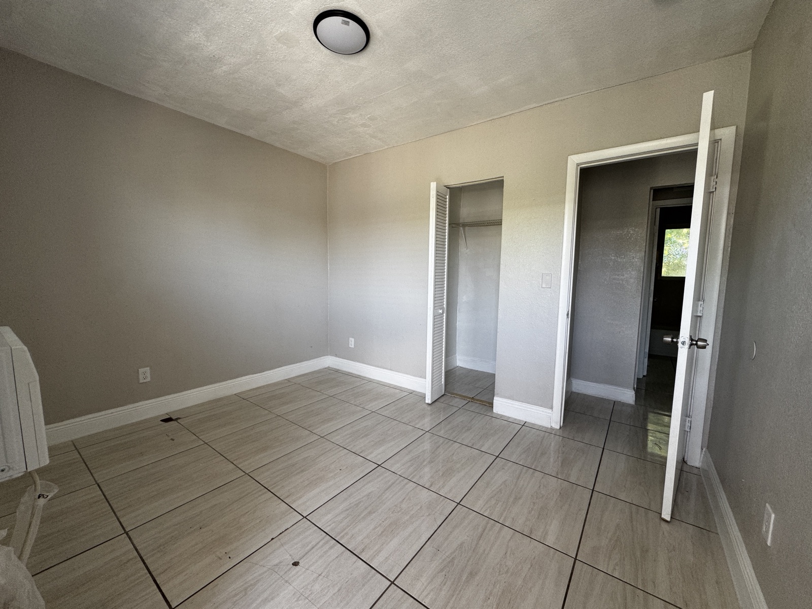 1940 Washington #15 - — 1940 Washington Avenue #15, Opa-Locka, FL 33054