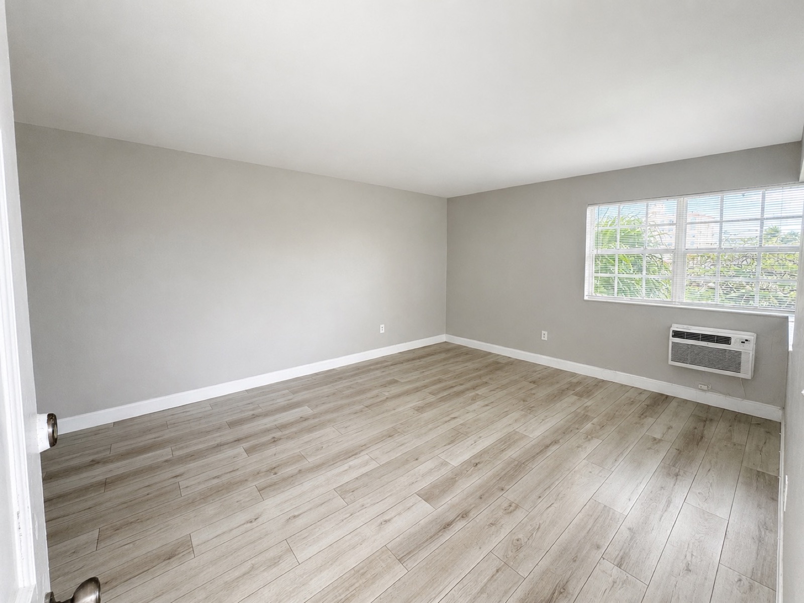 Living — 500 13th Street #9, Miami Beach, FL 33139