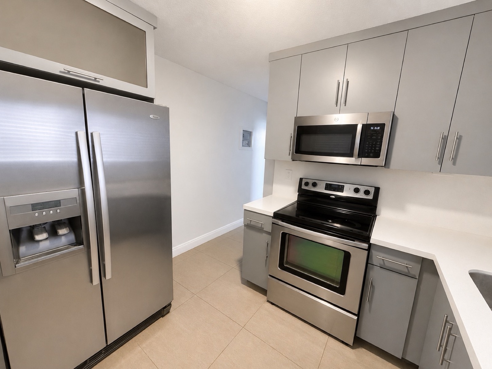 Kitchen — 811 NW 6 Avenue #4, Pompano Beach, FL 33060