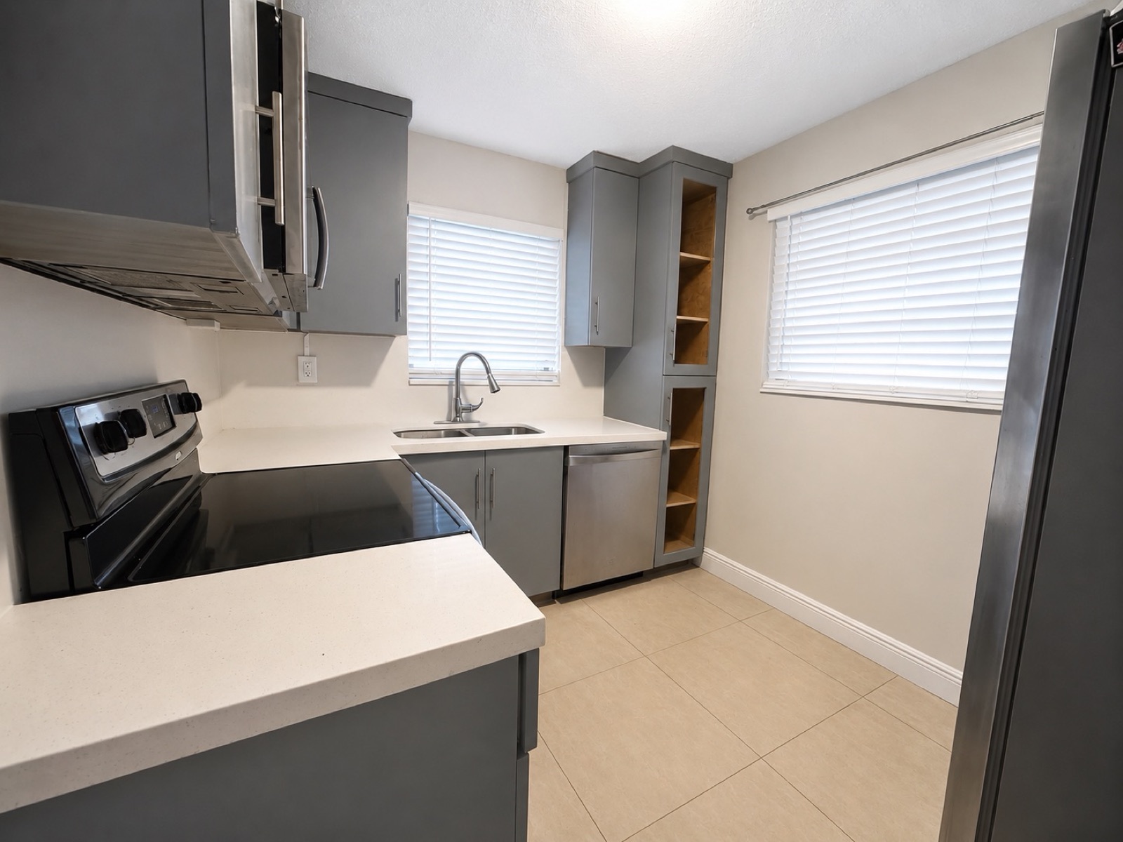 Kitchen — 811 NW 6 Avenue #4, Pompano Beach, FL 33060